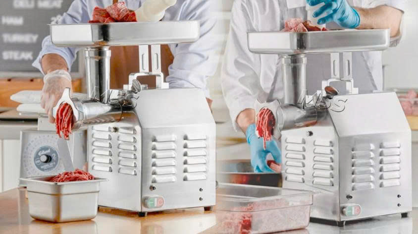 So sánh chi phí mua máy xay thịt và dịch vụ xay ngoài